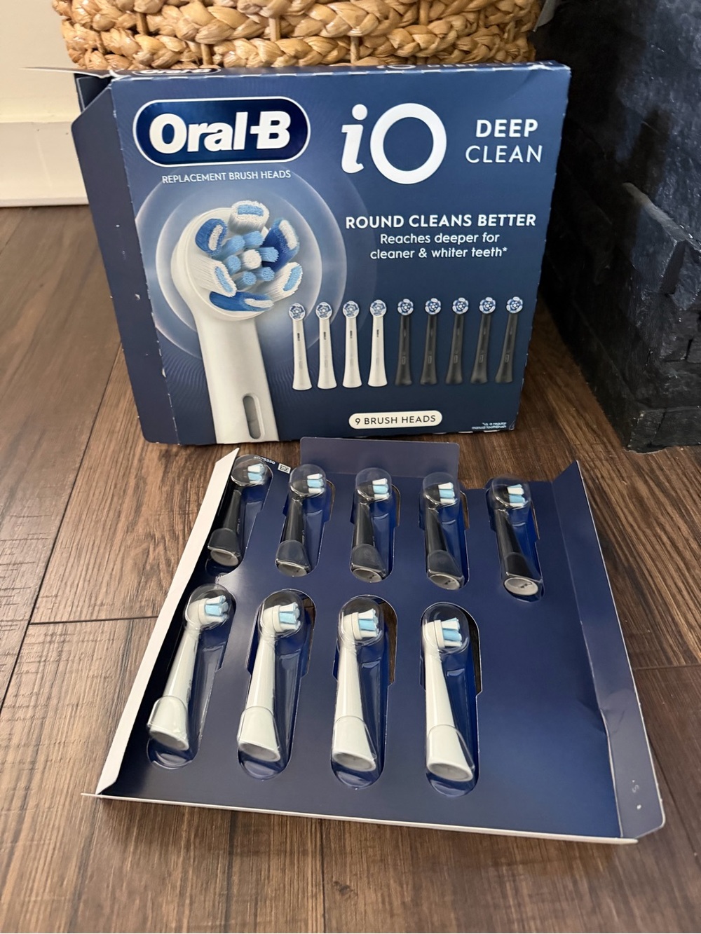 Oral-B iO Deep Clean Rotating Toothbrush Replacement Heads White & Black 9 Pack - Picture 2 of 3
